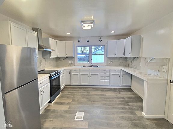 5th image of 806 S Poplar St