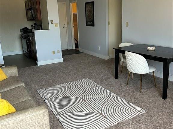 3rd image of 600 E 8th St APT 7P