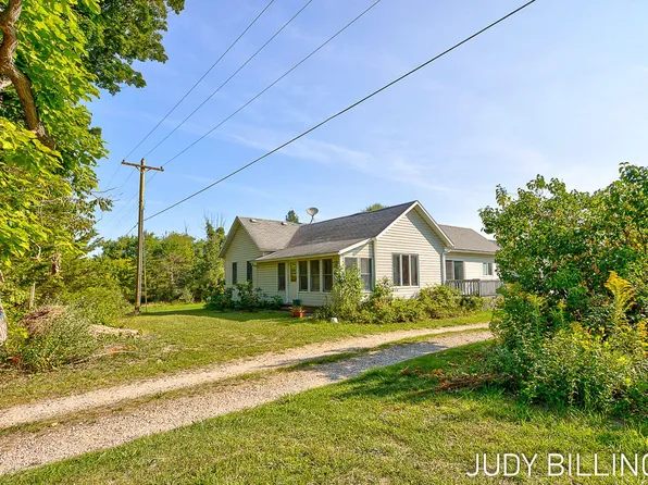 1317 68th St, South Haven, MI 49090