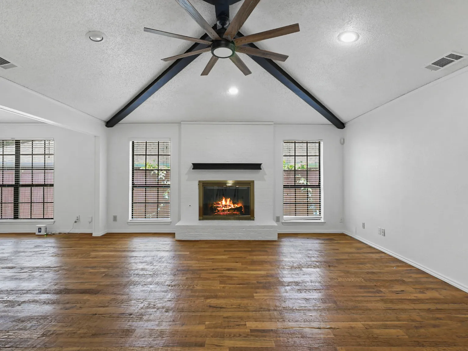 3 bed, 1809 sqft, $2,700 — Photo 3