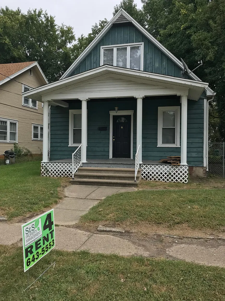 112 N Cedar Ave photo 1
