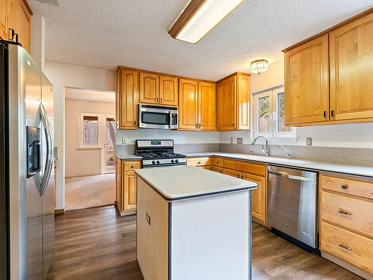 1603 Garnaas Dr — Photo 8