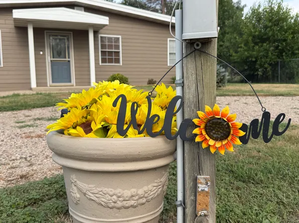 4104 Illinois Ave SW, Huron, SD 57350