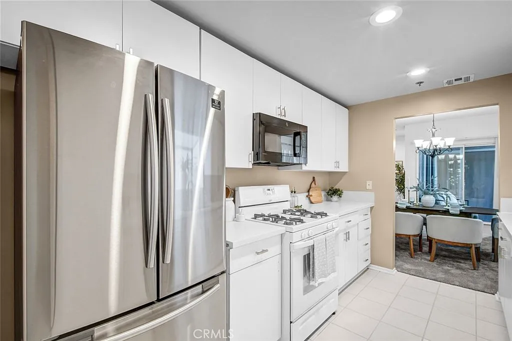 2 bed, 1549 sqft, $4,300 — Photo 1