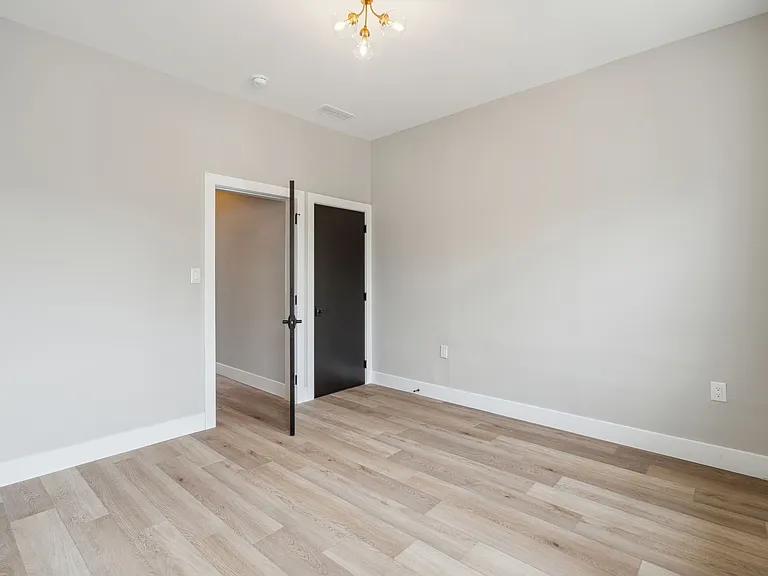 163 East St — Photo 22