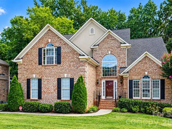 904 Carisbrooke Ln, Waxhaw, NC 28173