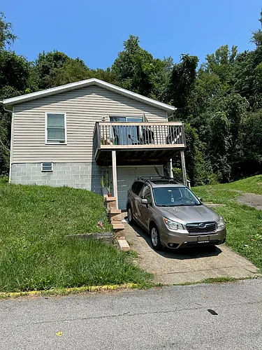 111 E End Ave Photo 1
