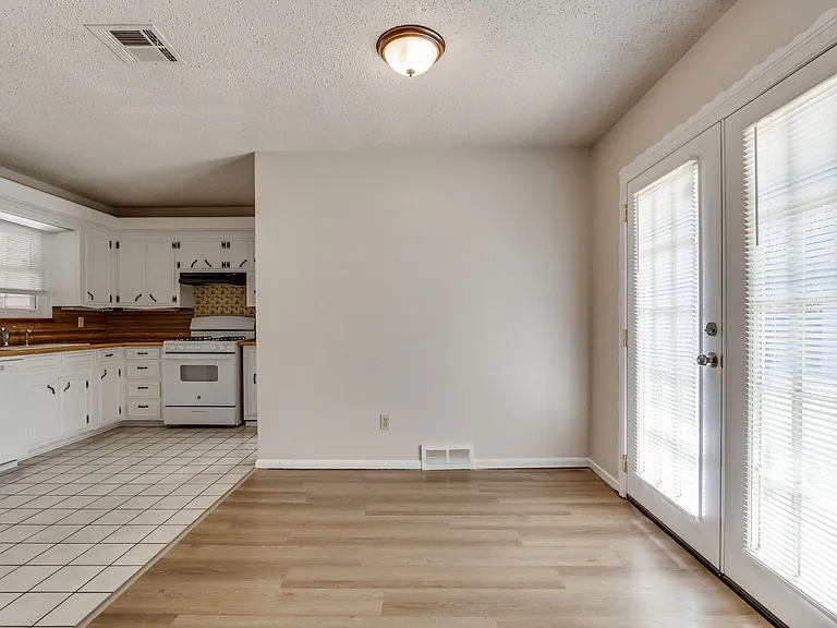 1805 Melody Dr — Photo 10
