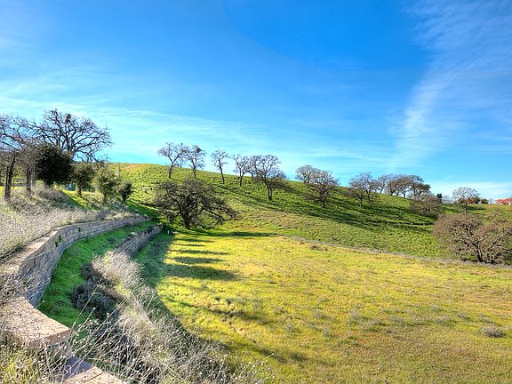 2nd image of #6 Winding Oaks Drive