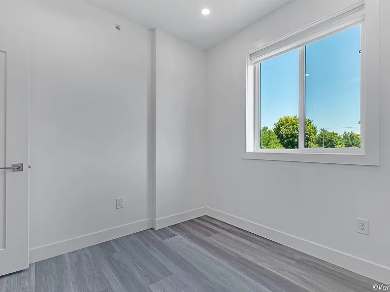 2836 E 16th Ave — Photo 29