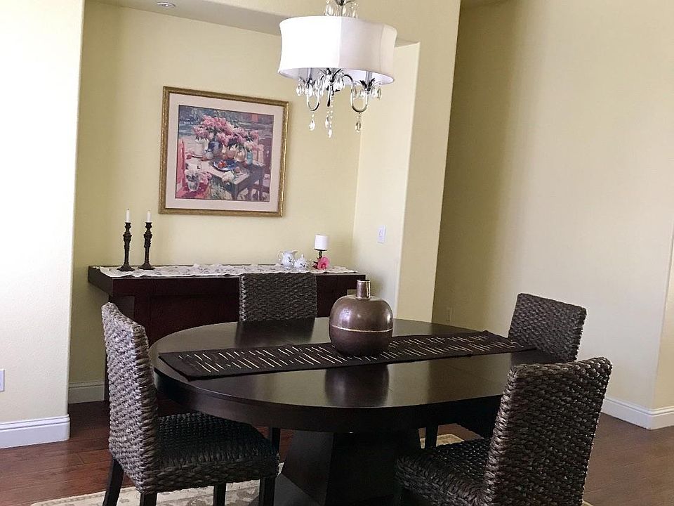 1st image of 921 W Pebble Dr