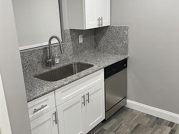 4th image of 2700 Riverside Dr