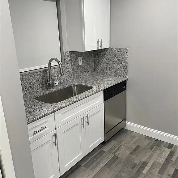 2700 Riverside Dr — Photo 4