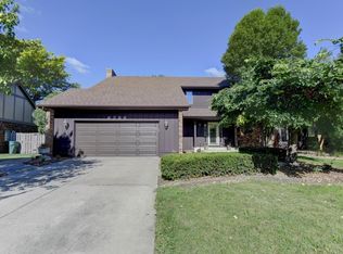 9756 Crimson Tree Ln, Munster, IN 46321