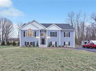 29 Suburban Ct, New Windsor, NY 12553