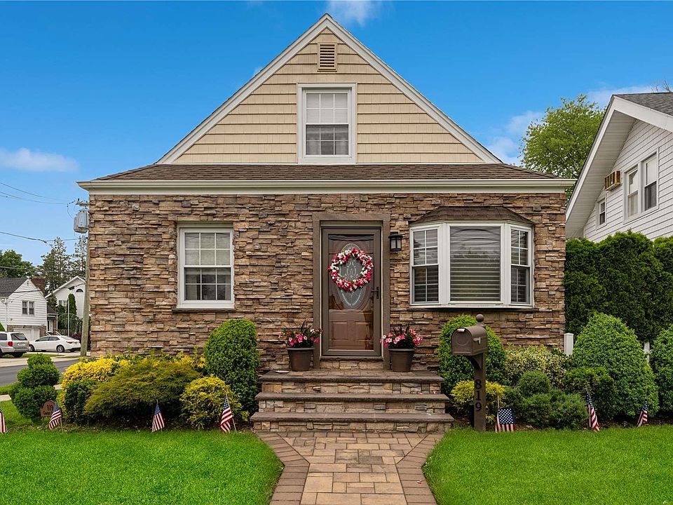 1st image of 819 Covert Avenue