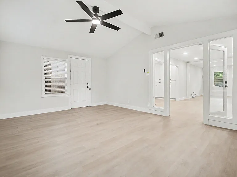 9323 Meadowbriar Ln — Photo 17