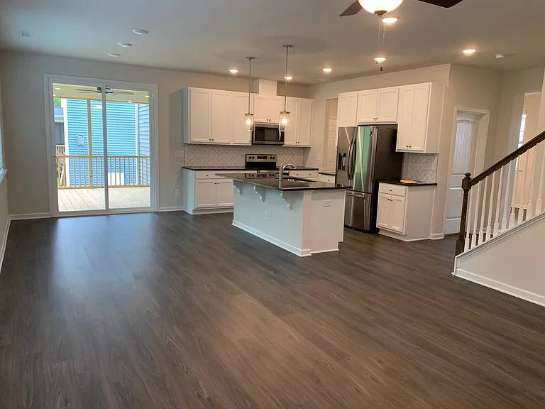 135 Rossell Park Cir — Photo 3