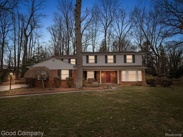 1870 Campus Ct, Rochester Hills, MI 48309