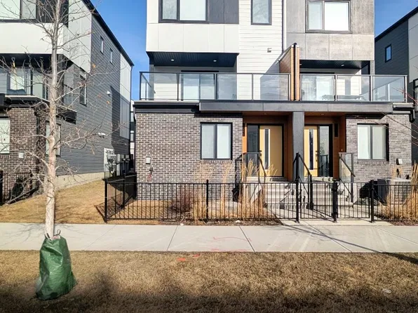 8540 19th Ave SE, Calgary, AB T2B 0A5