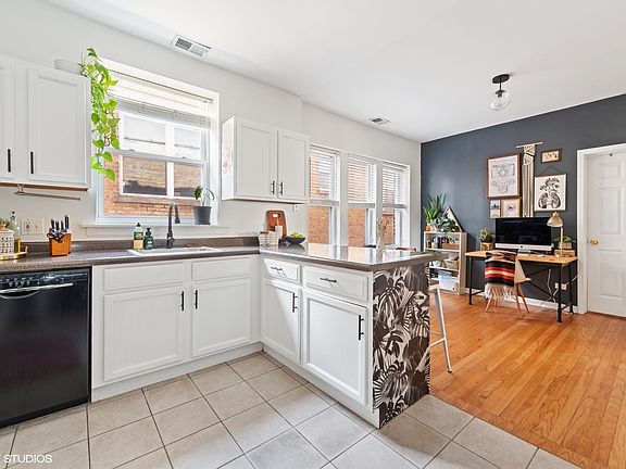 4th image of 3429 W Shakespeare Ave APT 3A