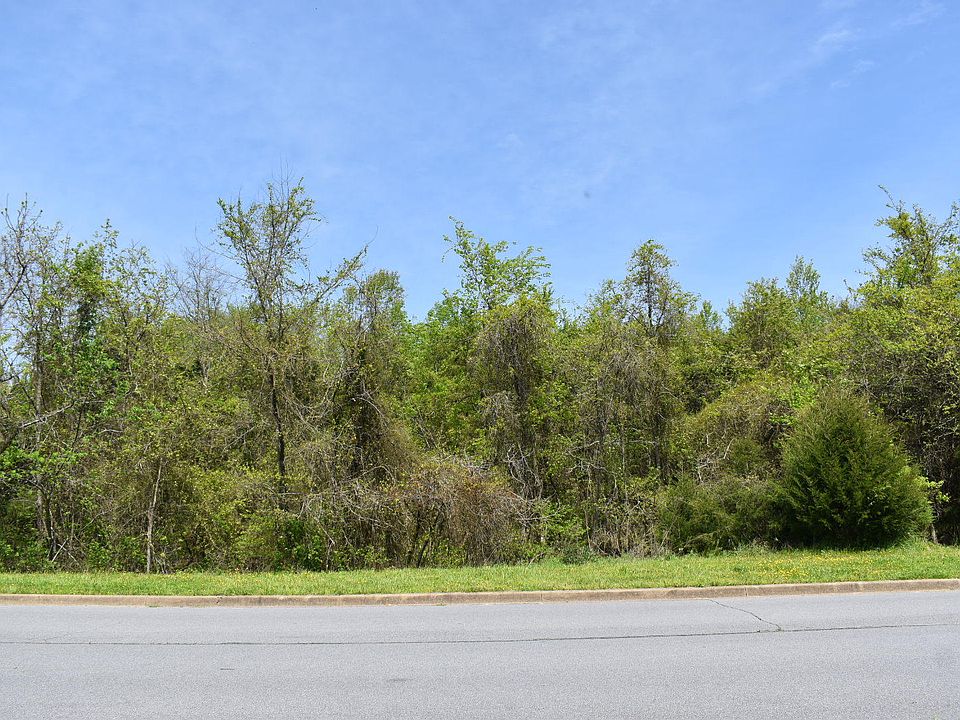 1st image of 120 Lake Harbor Dr