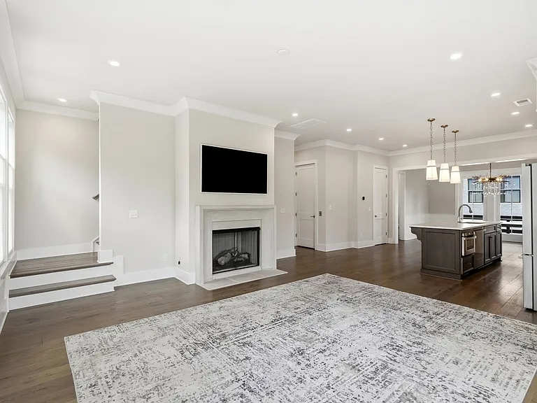 2428 Runnymede Ln — Photo 21