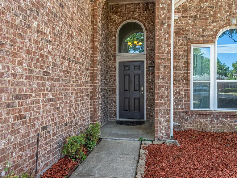 1605 Highdale Ct — Photo 5