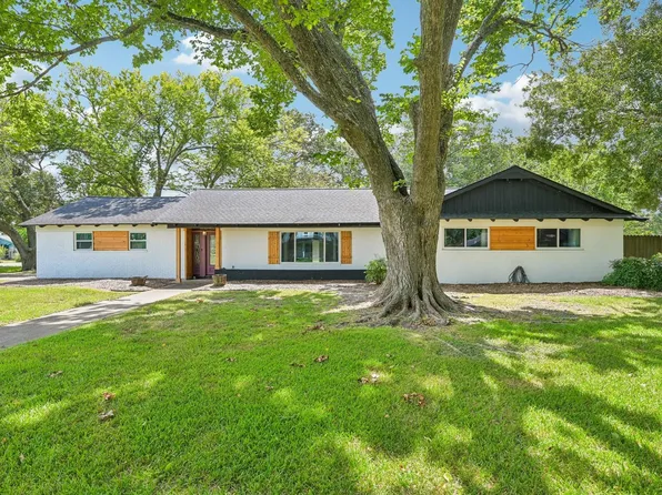 101 W Larkspur Dr, Alvin, TX 77511