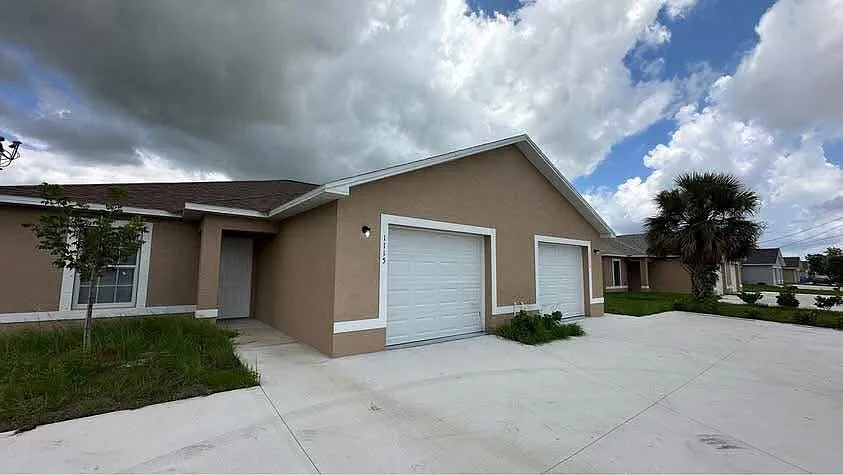 3 bed, 2.0 bath, 1300 sqft, $1,520 — Photo 3