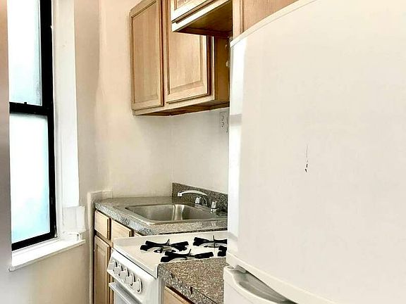2nd image of 173 Avenue C #5