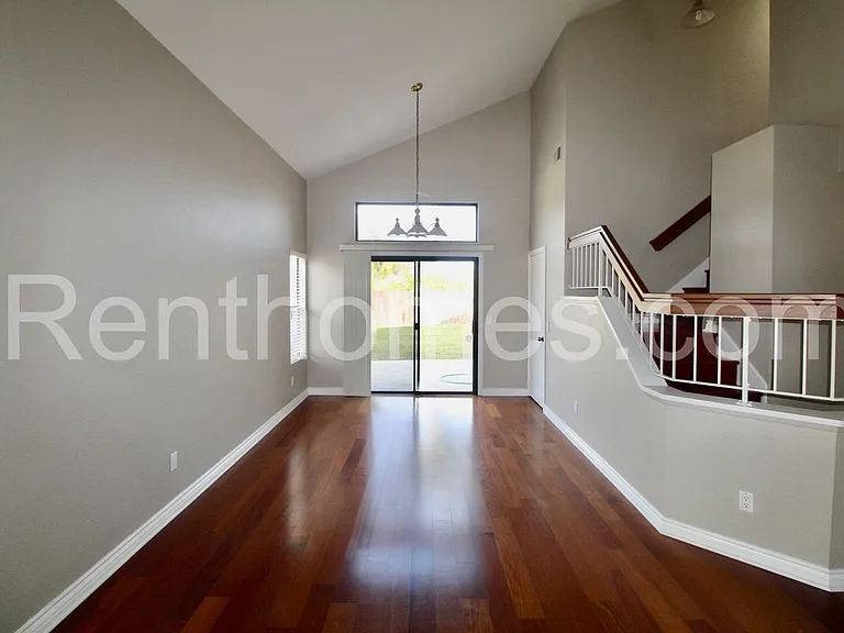 10928 Sunset Ridge Dr — Photo 2