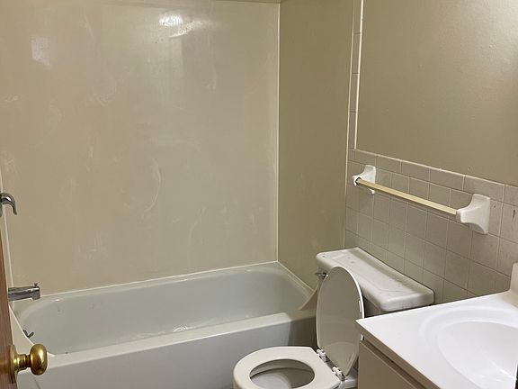 2nd image of 121 Georgetown Dr APT C