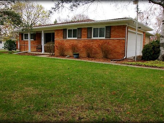 3rd image of 1481 Rollins St