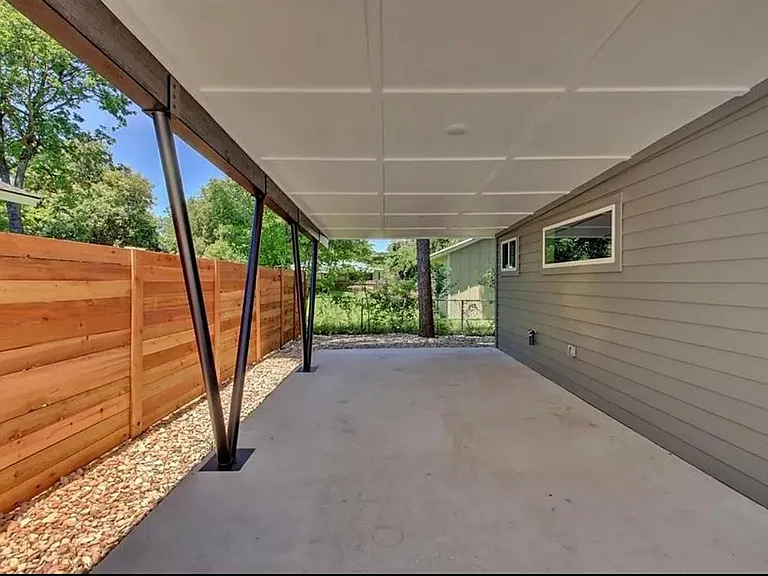 902 Taulbee Ln — Photo 2