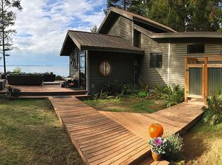 3024 Sea Eagle Ln, Greenbank, WA 98253