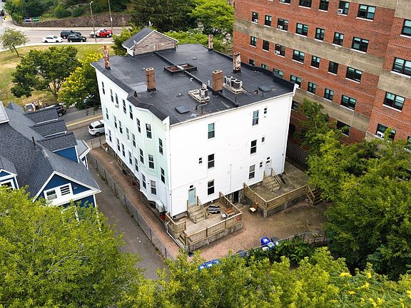 4th image of 342 Bowdoin St