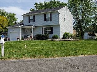 8 Hance Dr, Cookstown, NJ 08511