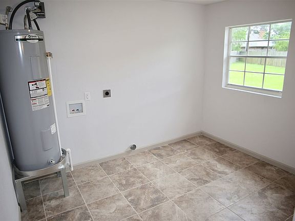 4th image of 2800 Sheridan Ln