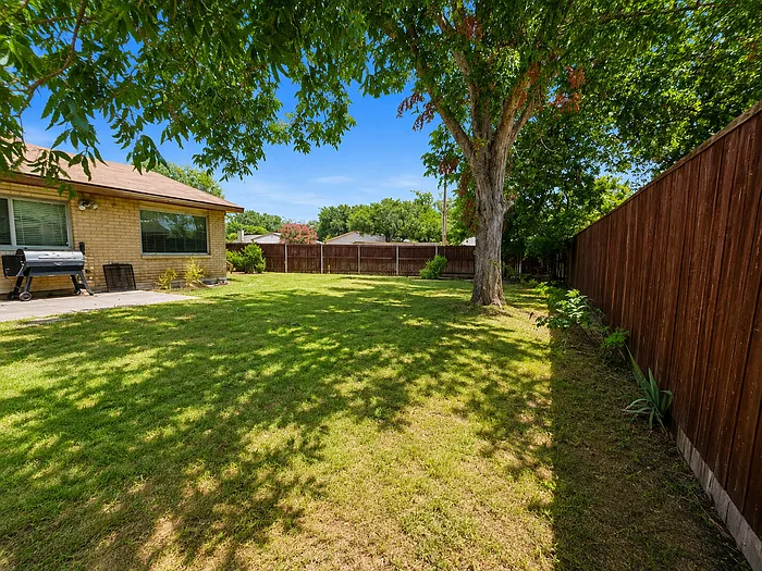 3 bed, 2.0 bath, 1900 sqft, $2,700 — Photo 4