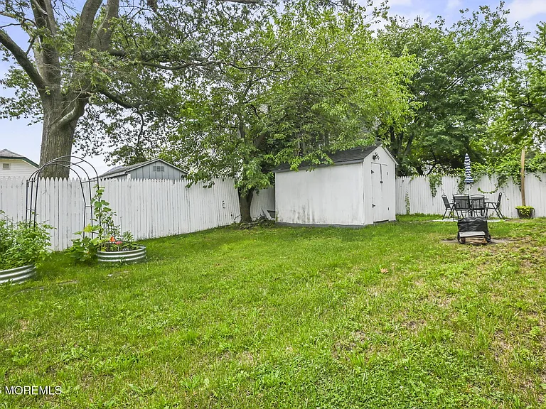 12 Bayview Ave — Photo 20