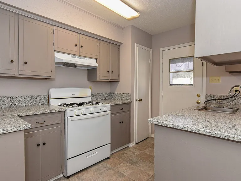3404 Stanford St — Photo 9