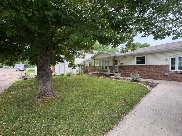 715 Joehnck Rd, Grand Island, NE 68801