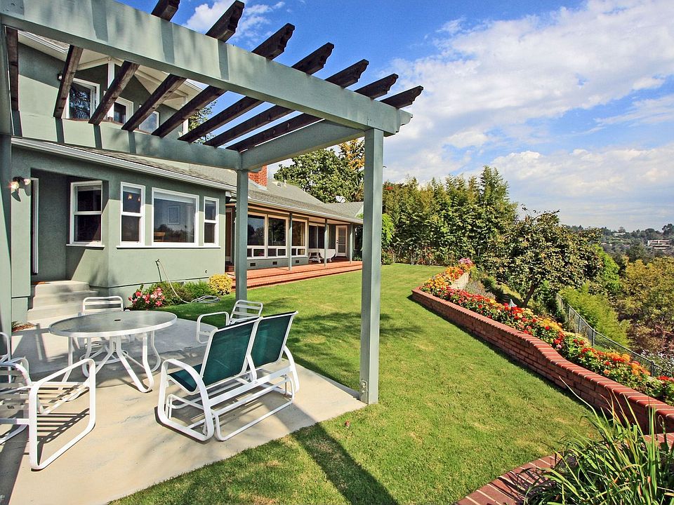 2nd image of 1018 Villa Grove Dr