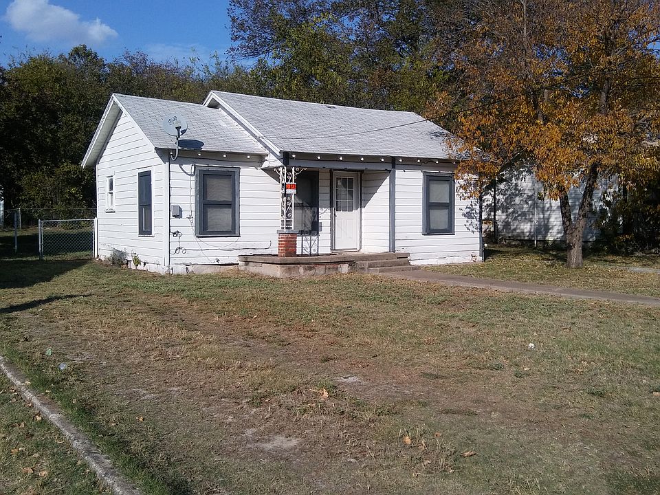2nd image of 407 W Walcott Ave
