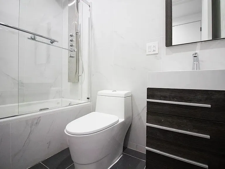 967 Willoughby Ave #3R — Photo 7