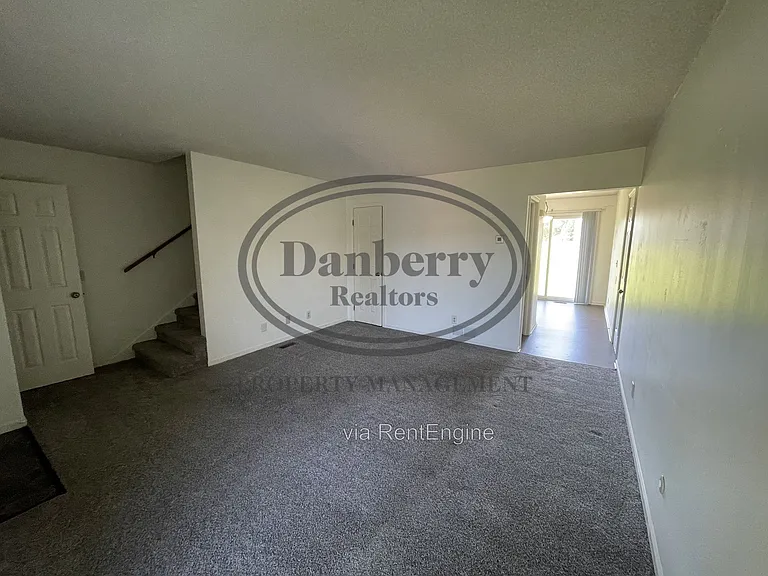 328 Olive St — Photo 11