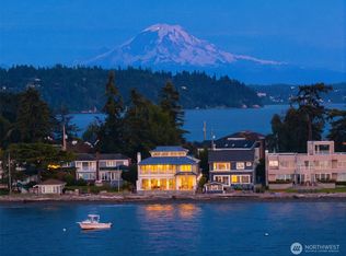 7 SW Three Tree Point Ln, Seattle, WA 98166