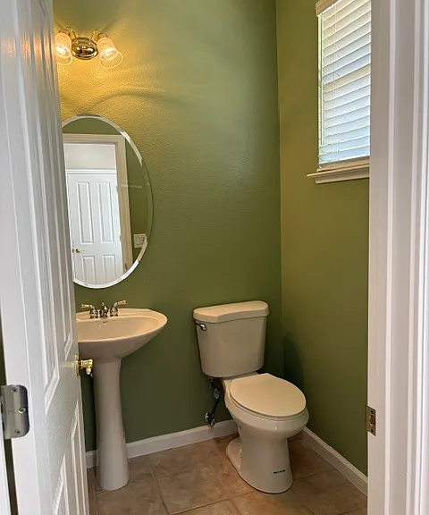 Downstairs 1/2 bath