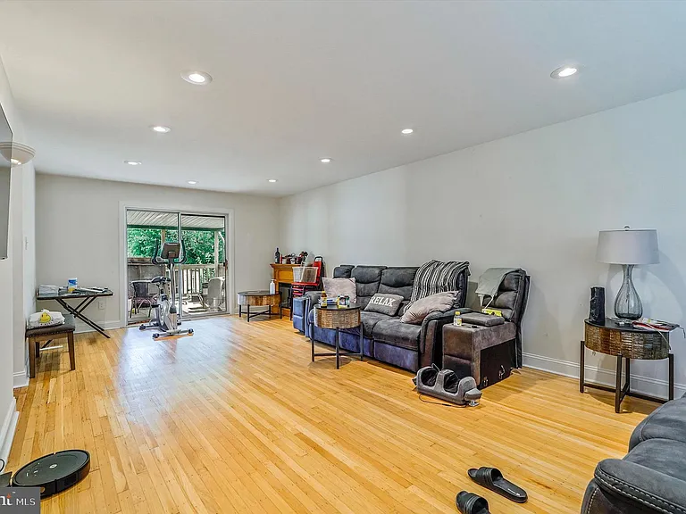 212 E Lafayette Ave — Photo 3